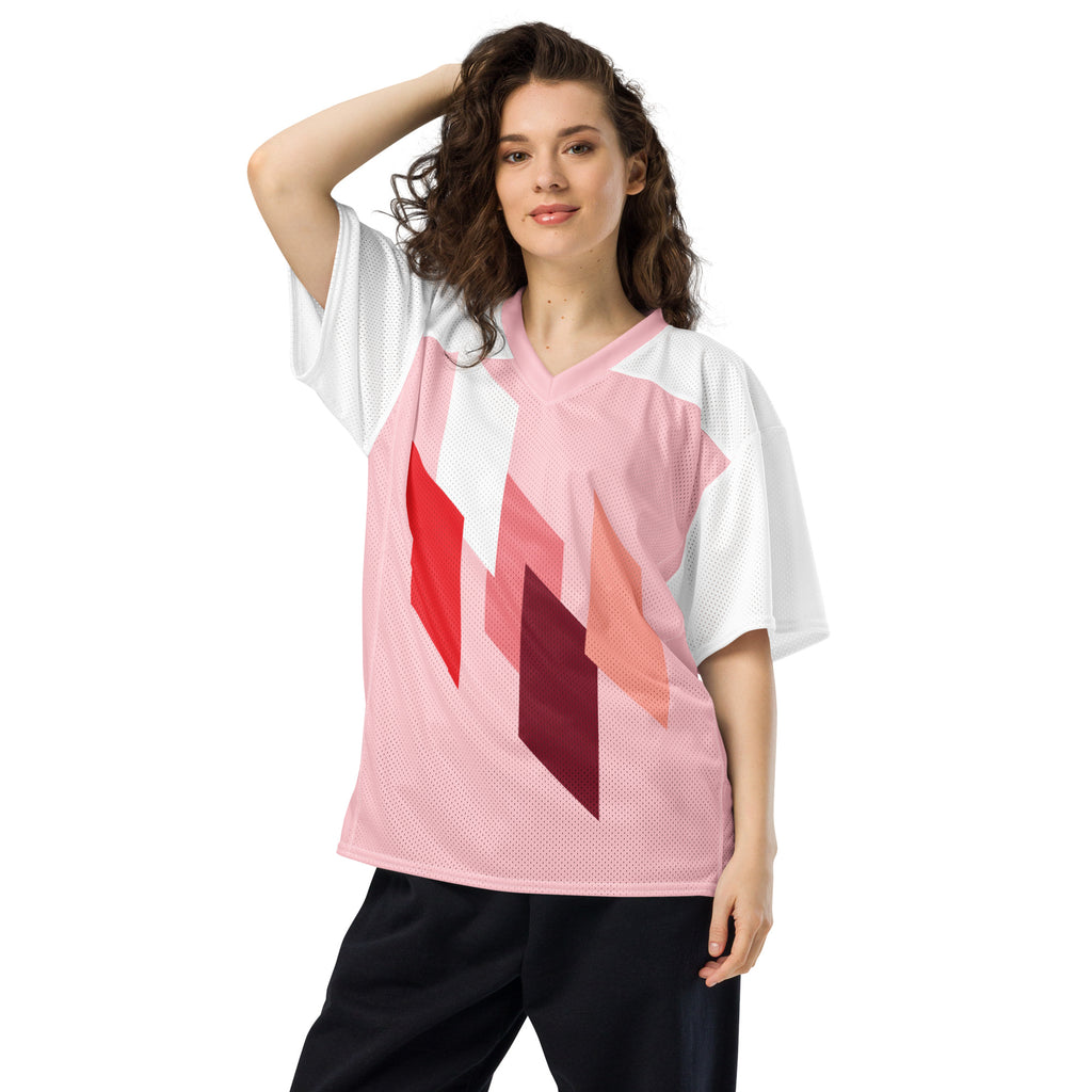 T-shirt rose et blanc à col V, motif éclair rouge, manches blanches en mesh