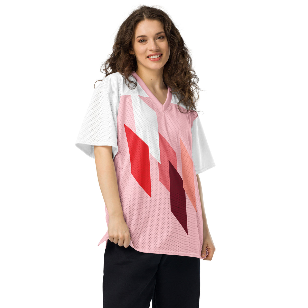 T-shirt rose et blanc à col V, grand motif éclair rouge, coupe ample