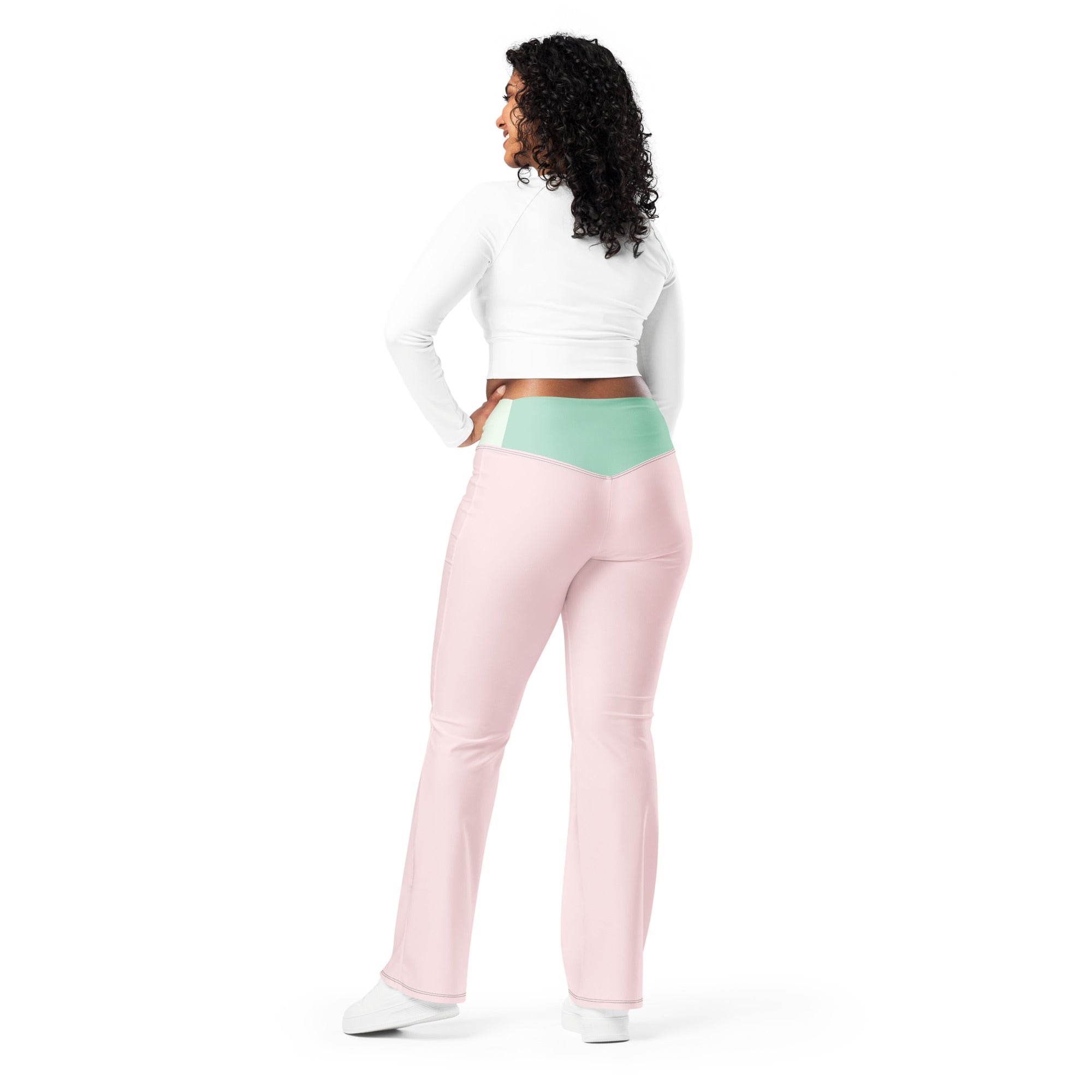 Legging évasé rose pâle et taille vert menthe, vue de côté
