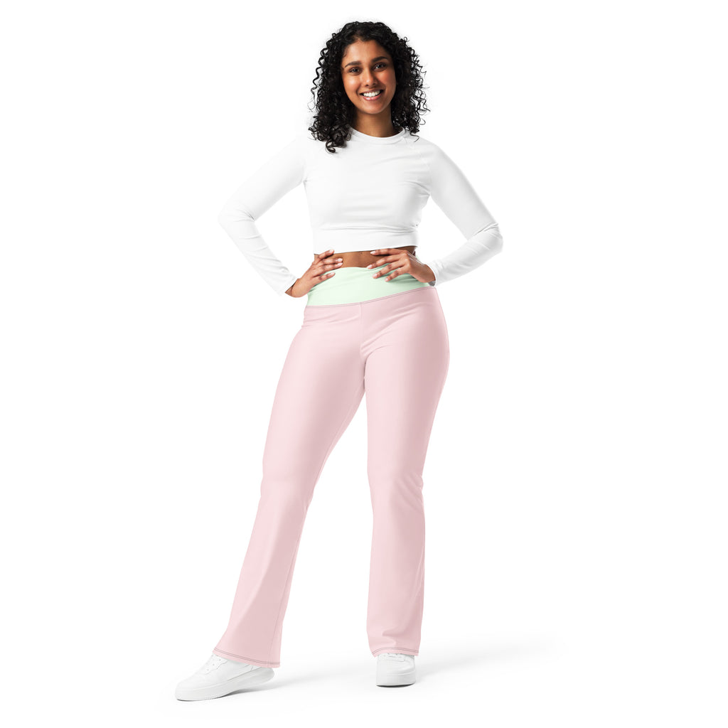 Legging évasé rose pâle avec taille vert menthe, silhouette évasée