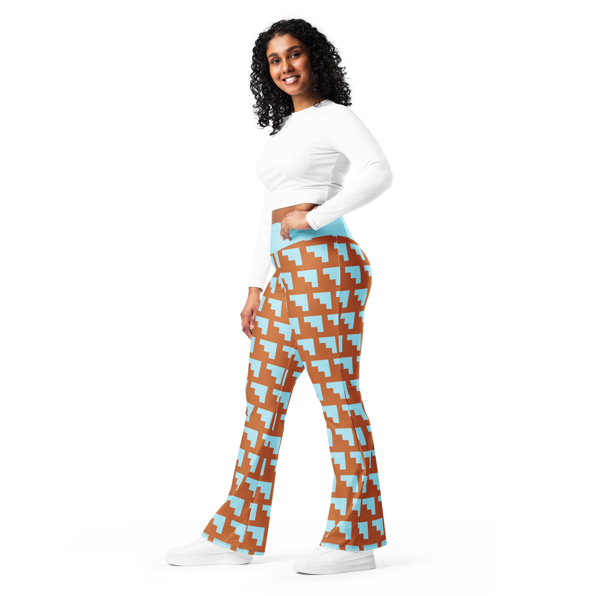 Legging évasé motif géométrique bleu et marron, coupe évasée, vue de face