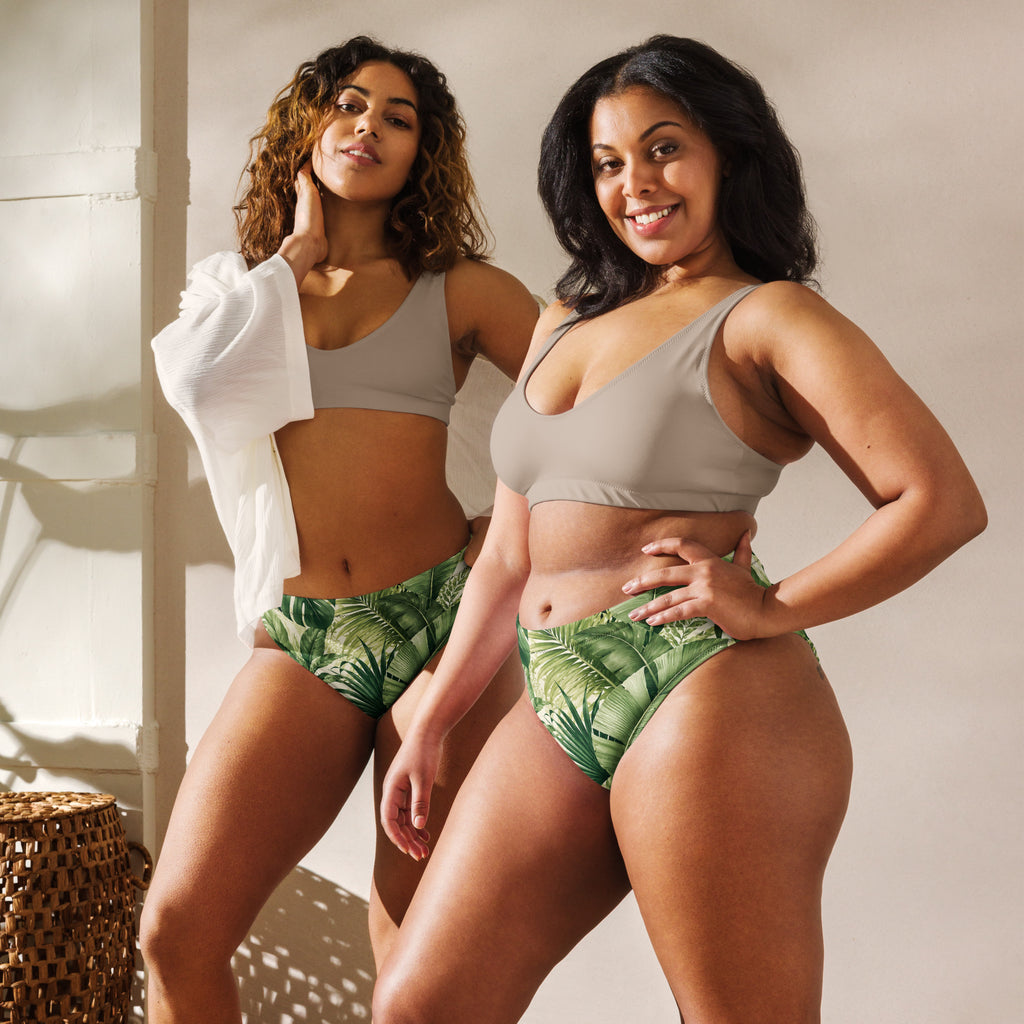 Bas de bikini imprimé feuilles de jungle vert, porté par modèle