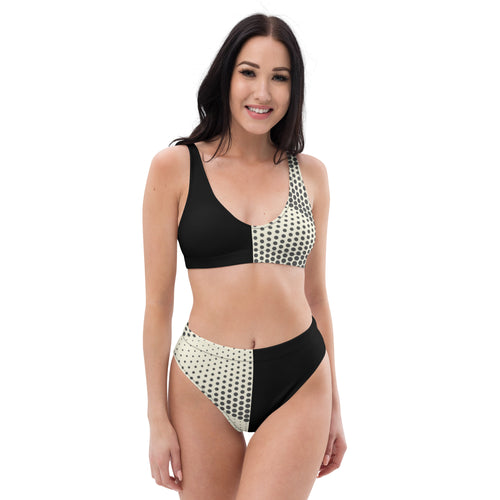 Bikini noir et blanc Art déco : haut triangle et bas taille haute, porté face