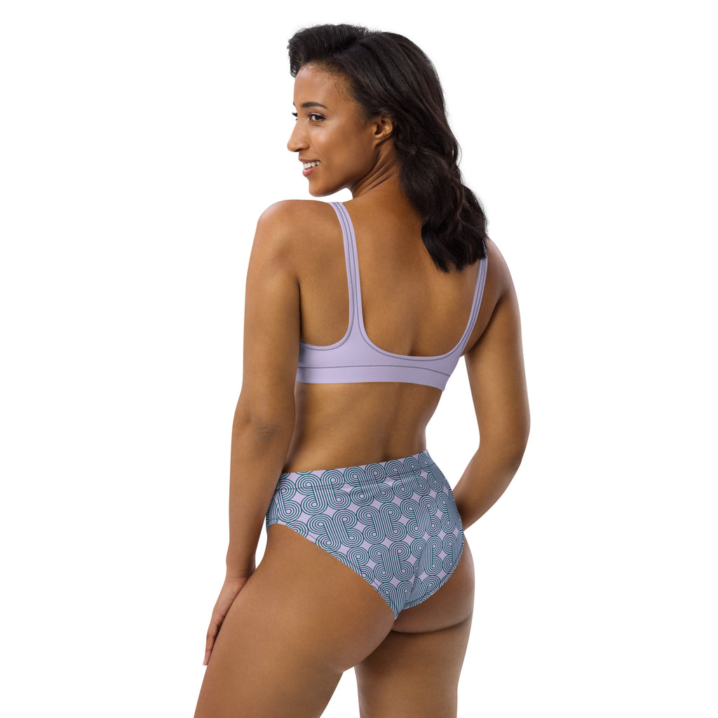 Haut de bikini lilas à bretelles croisées et bas bleu à motifs, vue de dos