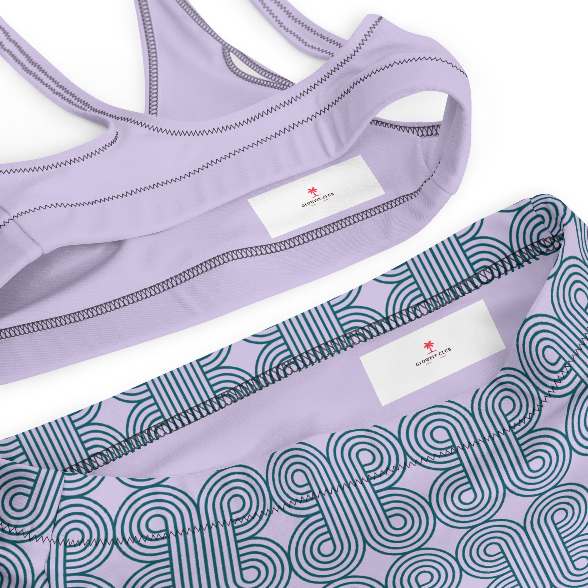 Ensemble de bikini lilas: détail de l’ourlet et étiquette, bas bleu à motifs