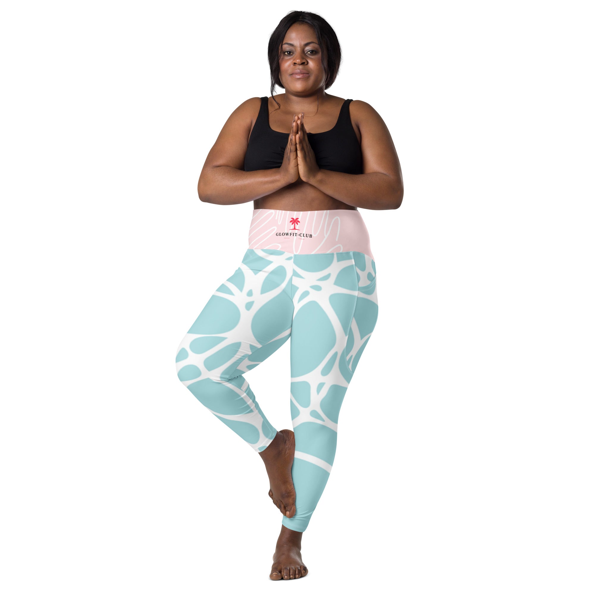 Leggings vert d’eau à motif blanc, ceinture rose clair avec inscription lisible.