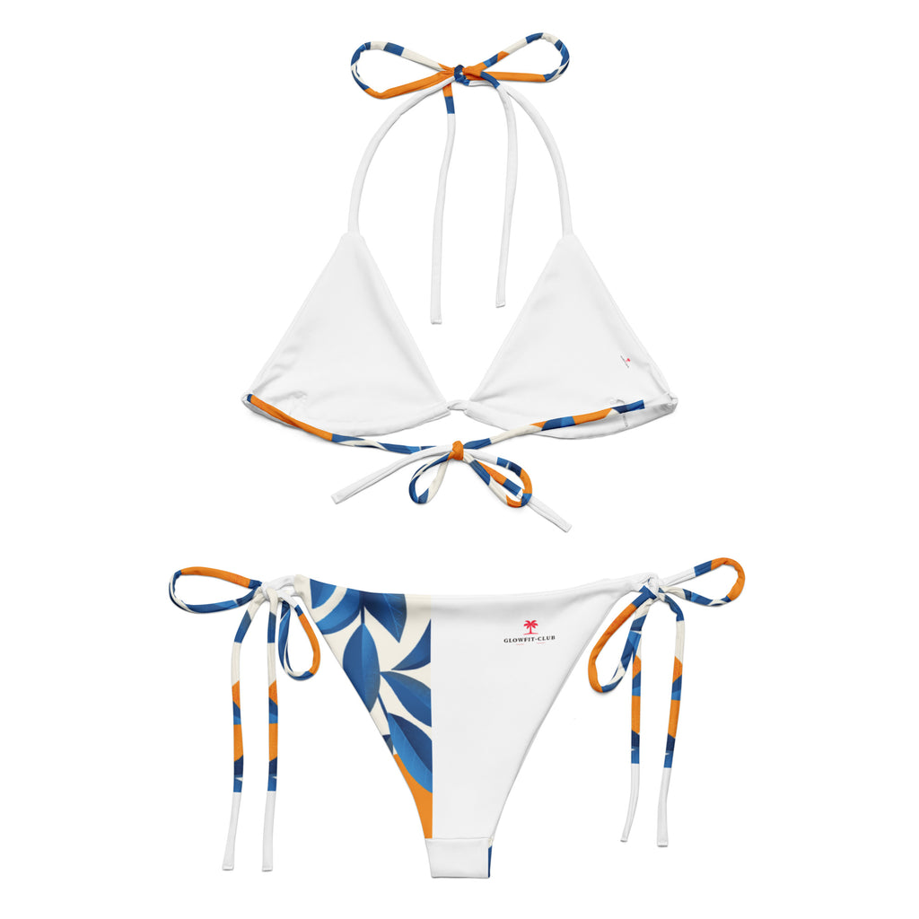 Bikini blanc : haut triangle à motifs bleu et orange, bas taille haute avec liens à nouer.
