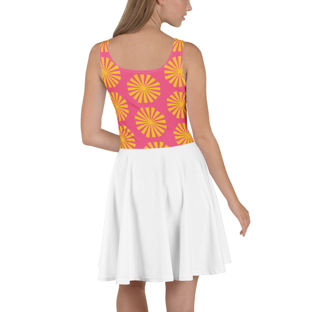 Robe de tennis au dos nageur motif rose et jaune, jupe blanche évasée