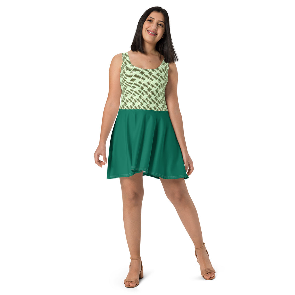 Robe de tennis ICONIC de face, encolure carrée, haut vert clair à motifs, jupe évasée