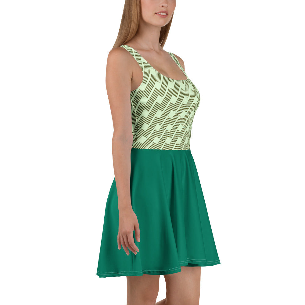 Robe de tennis ICONIC vue trois-quarts, col carré, buste vert clair à motifs, jupe évasée verte