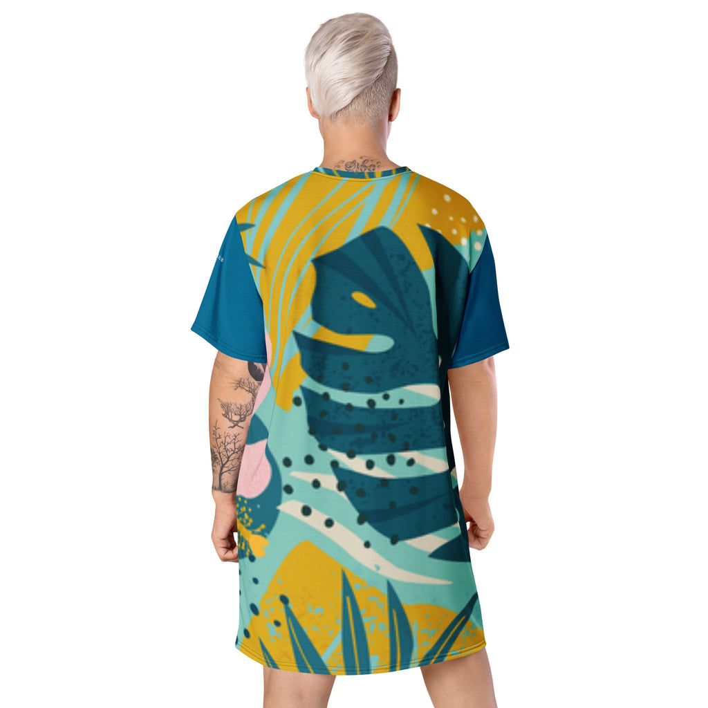 Robe T-shirt à motif abstrait bleu et jaune, vue dos, manches courtes, col rond.