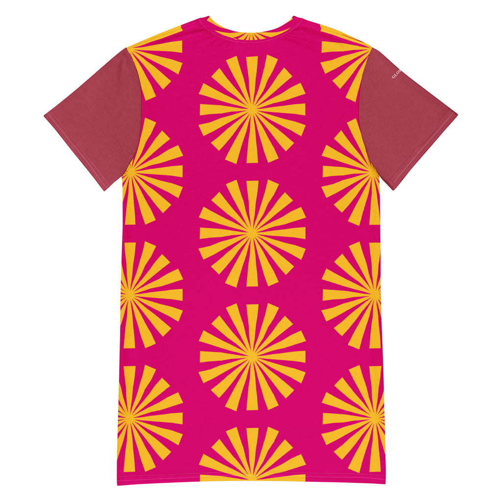 Robe t-shirt magenta à motifs fleurs soleil jaunes, encolure ronde
