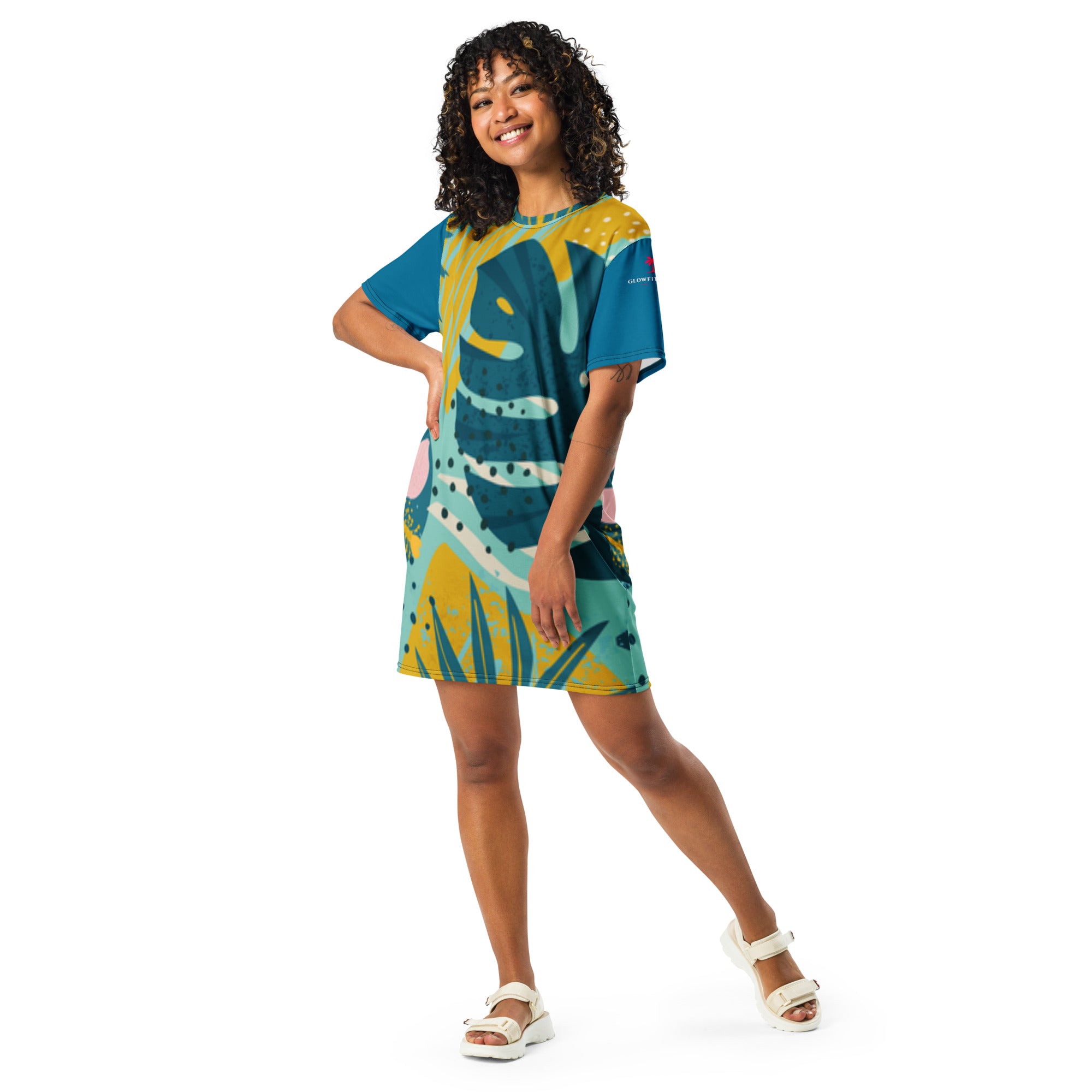 Robe T-shirt CORALIA verte à motif graphique jaune, manches courtes, encolure ronde