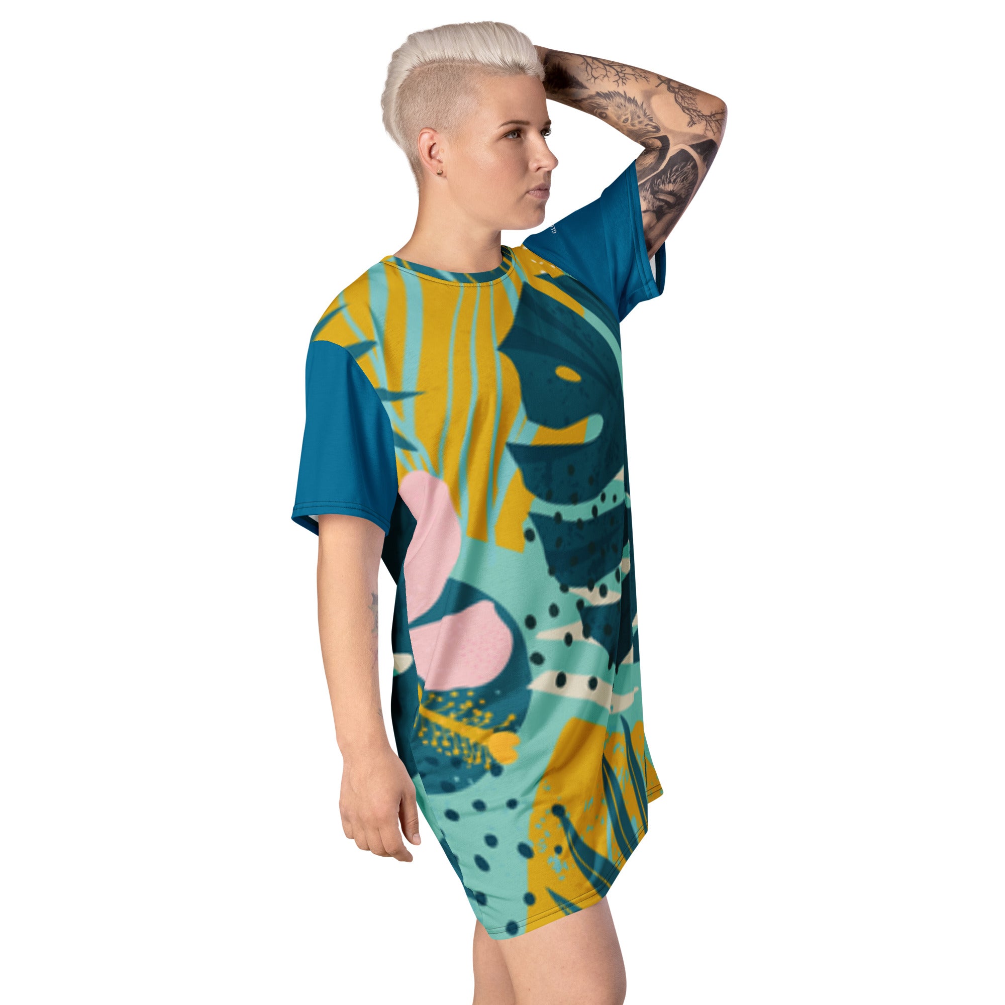 Robe T-shirt à motif abstrait bleu/jaune, coupe droite, manches courtes, col rond.