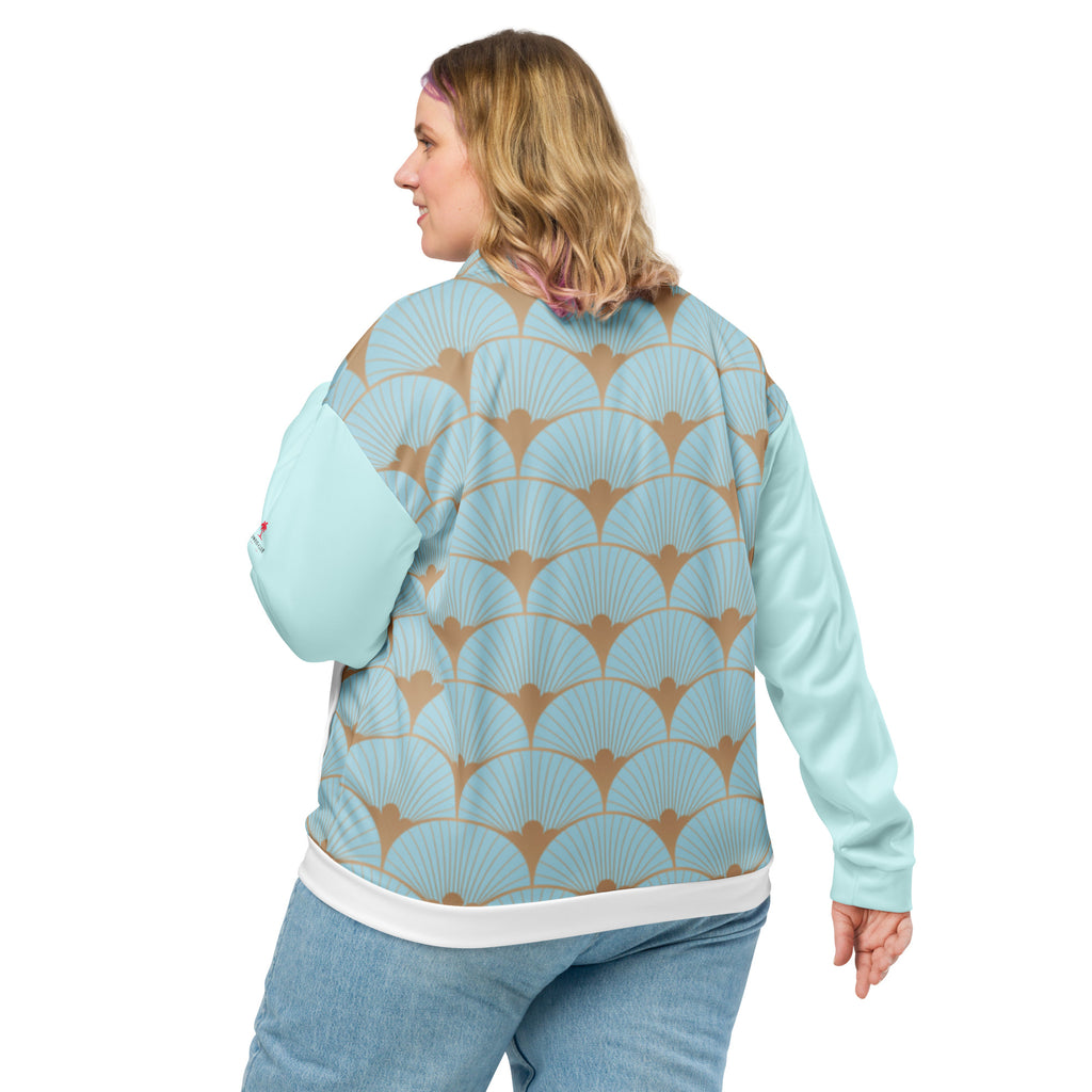 Veste de bombardier bleu clair à motif éventails art déco, vue dos, zip et ourlet côtelé.