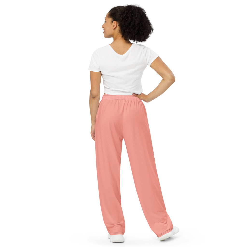 Pantalon large rose à taille élastique, vue de dos, logo GLOWFIT-CLUB sur la jambe.