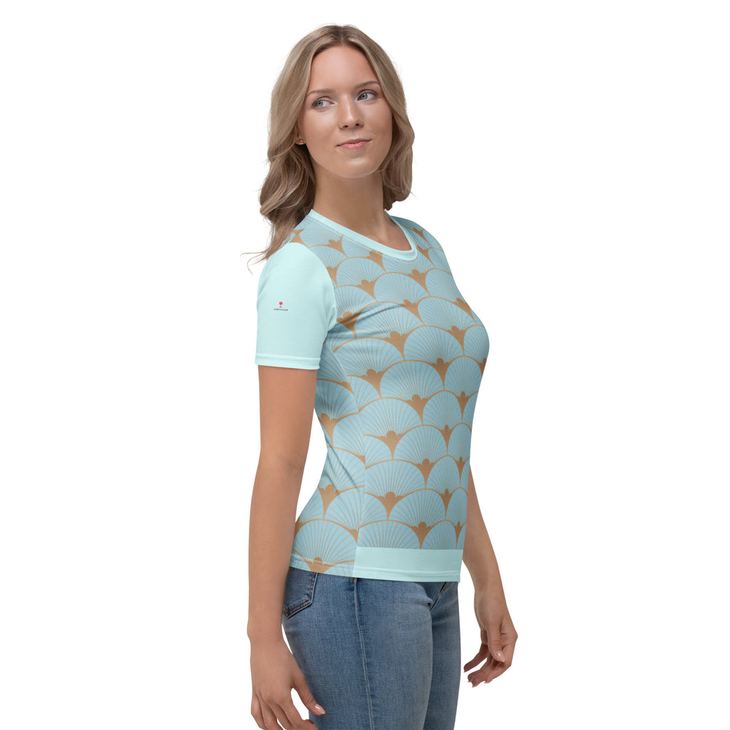 T-shirt femme bleu clair à motif éventails Art déco, vue de côté, col rond.