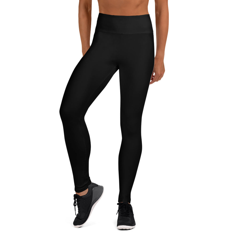 Legging noir taille haute, jambe près du corps, longueur chevilles.