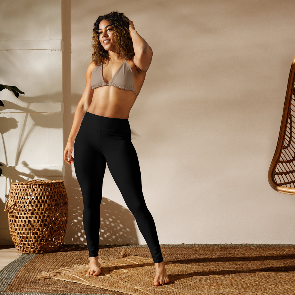 Legging de sport noir taille haute, coupe ajustée, long jusqu’aux chevilles.