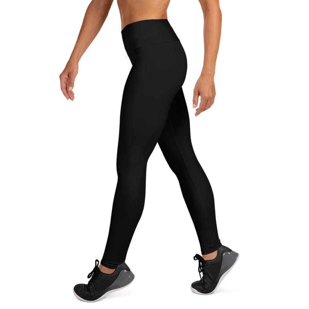 Legging noir taille haute sculptante, jambe ajustée, jusqu’aux chevilles.