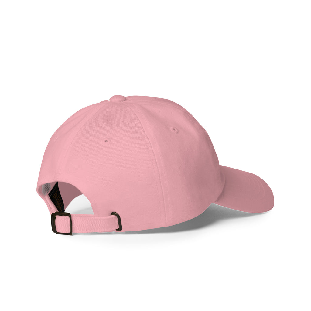 Casquette rose avec sangle arrière réglable et bouton supérieur, intérieur visible.