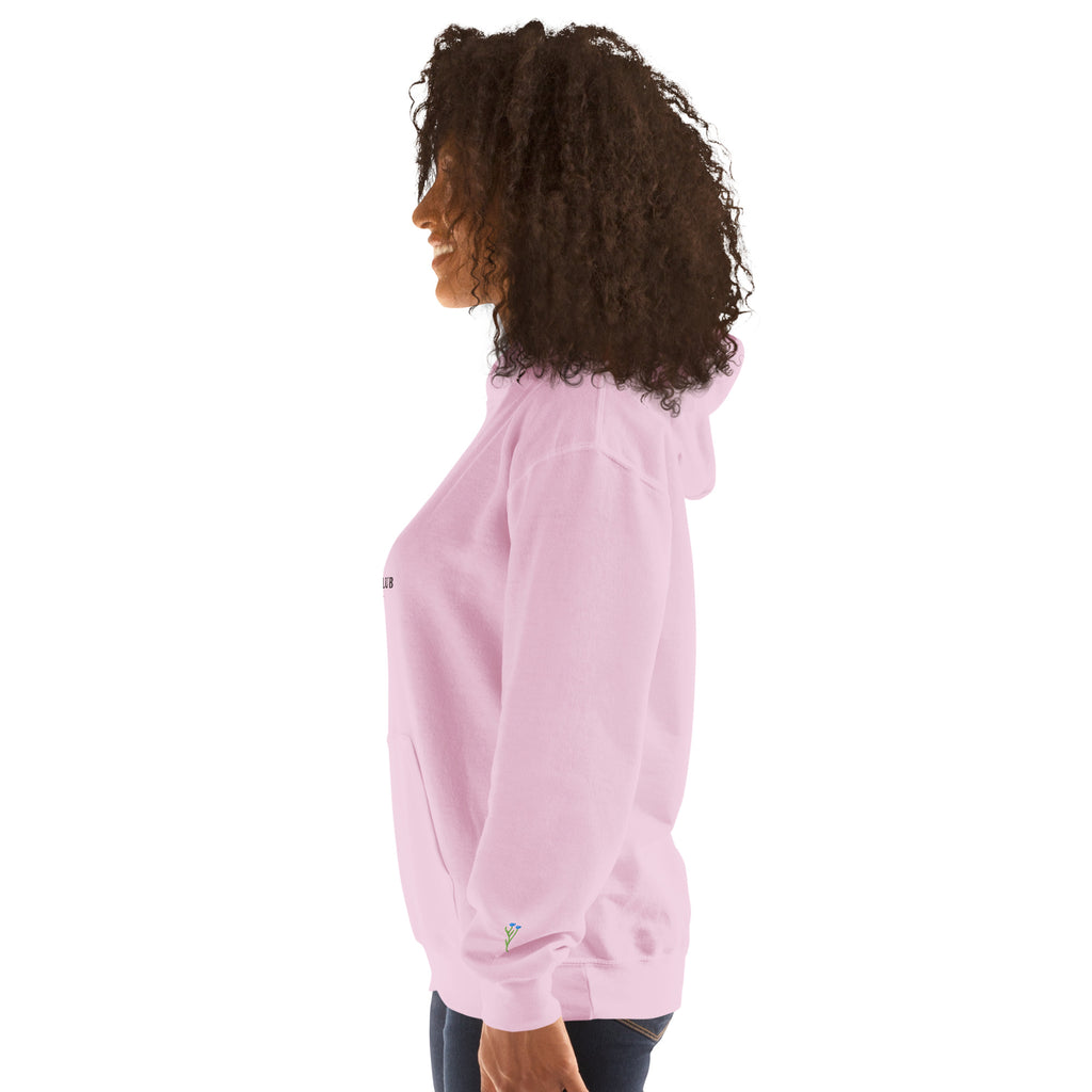 Sweat à capuche rose pâle vu de profil avec couture d’épaule et poche