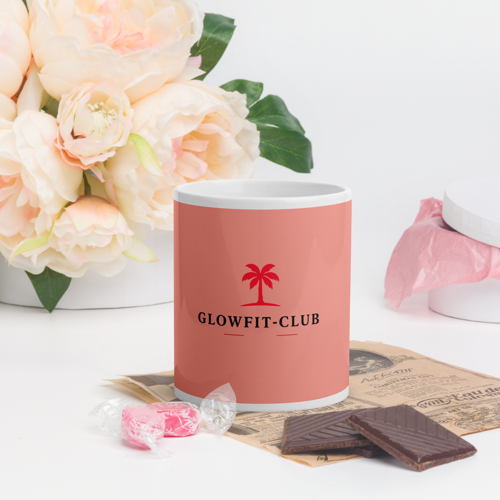 Mug rose brillant avec logo Glowfit-Club et intérieur blanc.