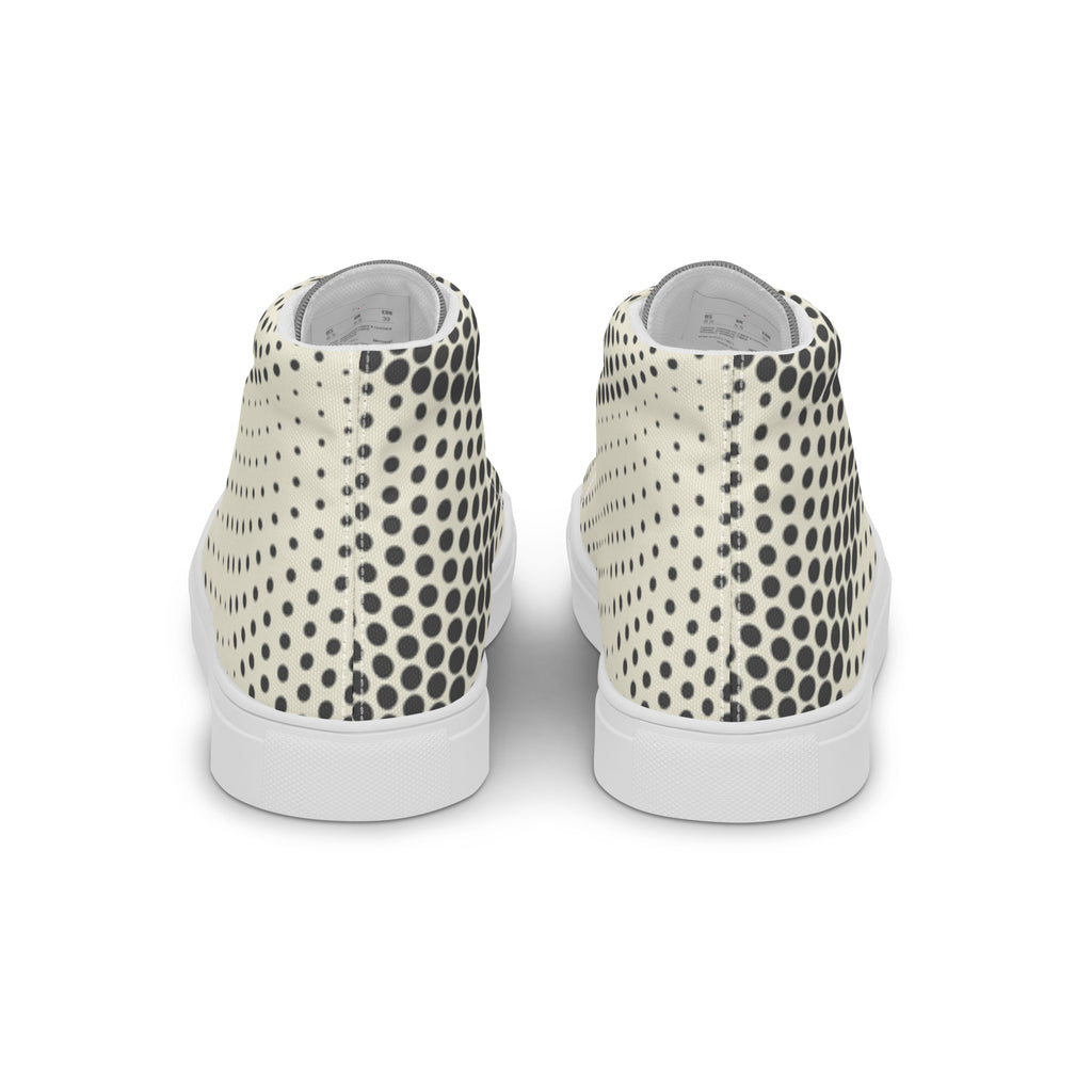 Paires de baskets hautes en toile crème à pois noirs, talon blanc.