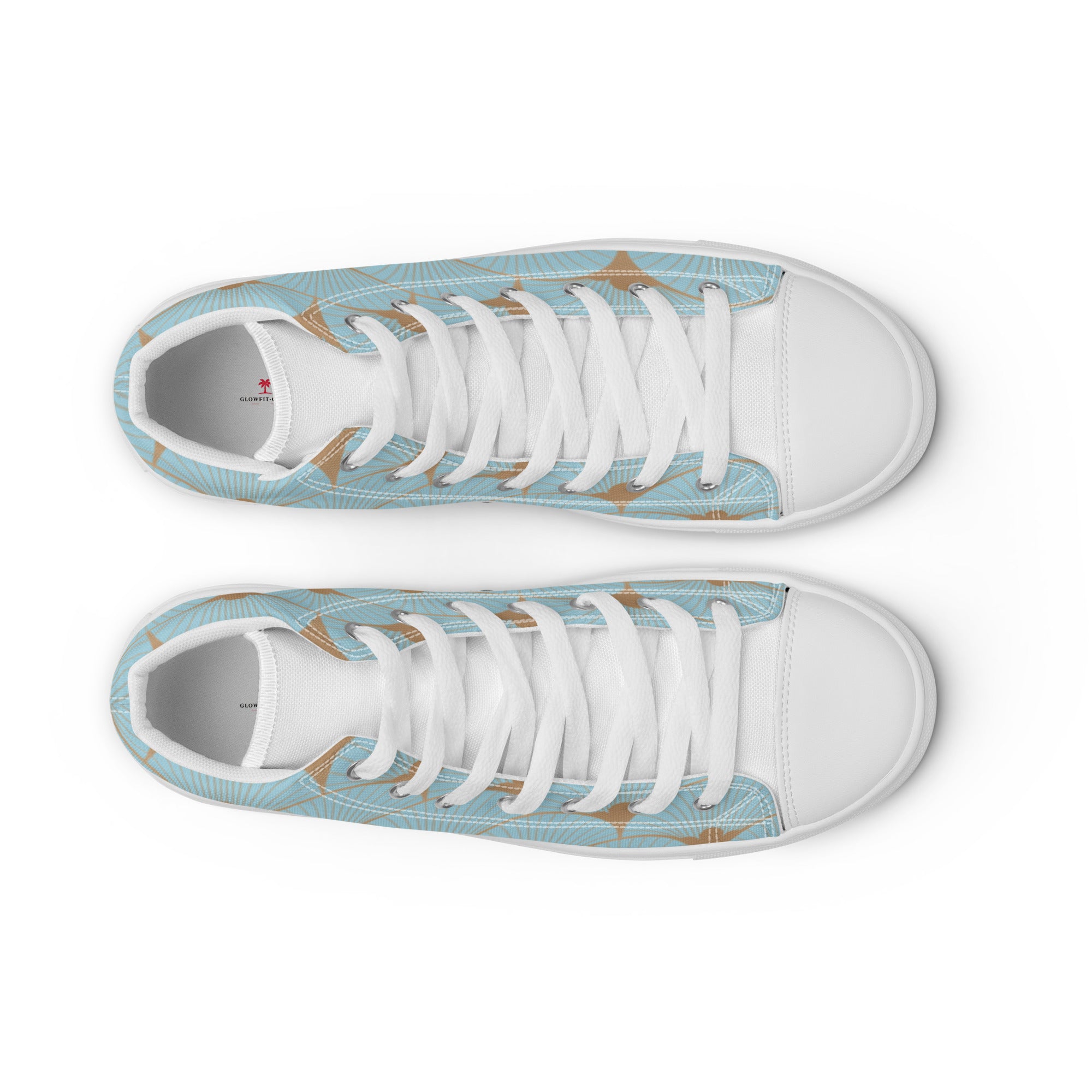 Baskets hautes en toile bleu ciel : dessous et profil, lacets blancs, semelle blanche