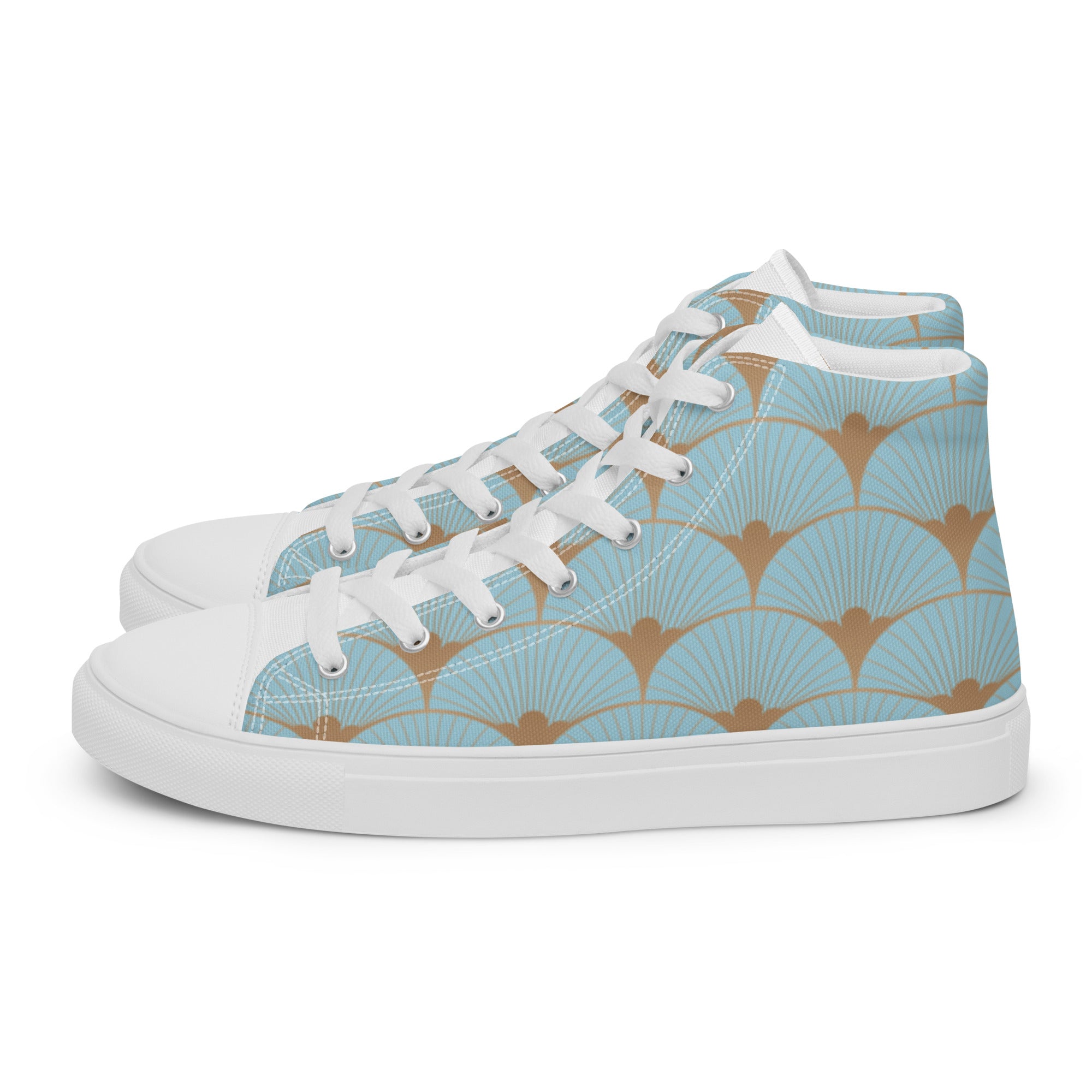 Baskets hautes en toile blanches et bleu ciel, lacets, motif art déco sur le dessus