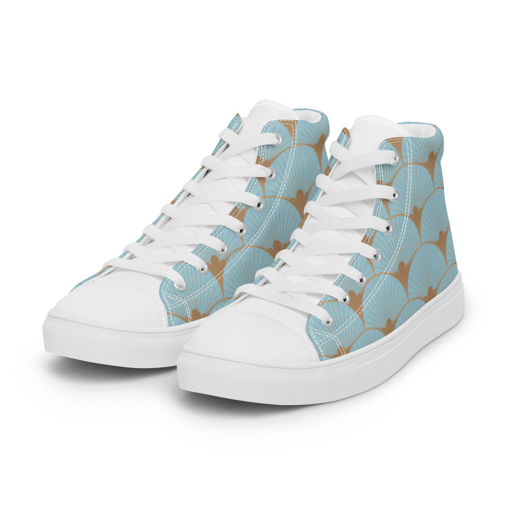 Paire de baskets hautes en toile bleu ciel à motif art déco, lacets blancs, semelle blanche