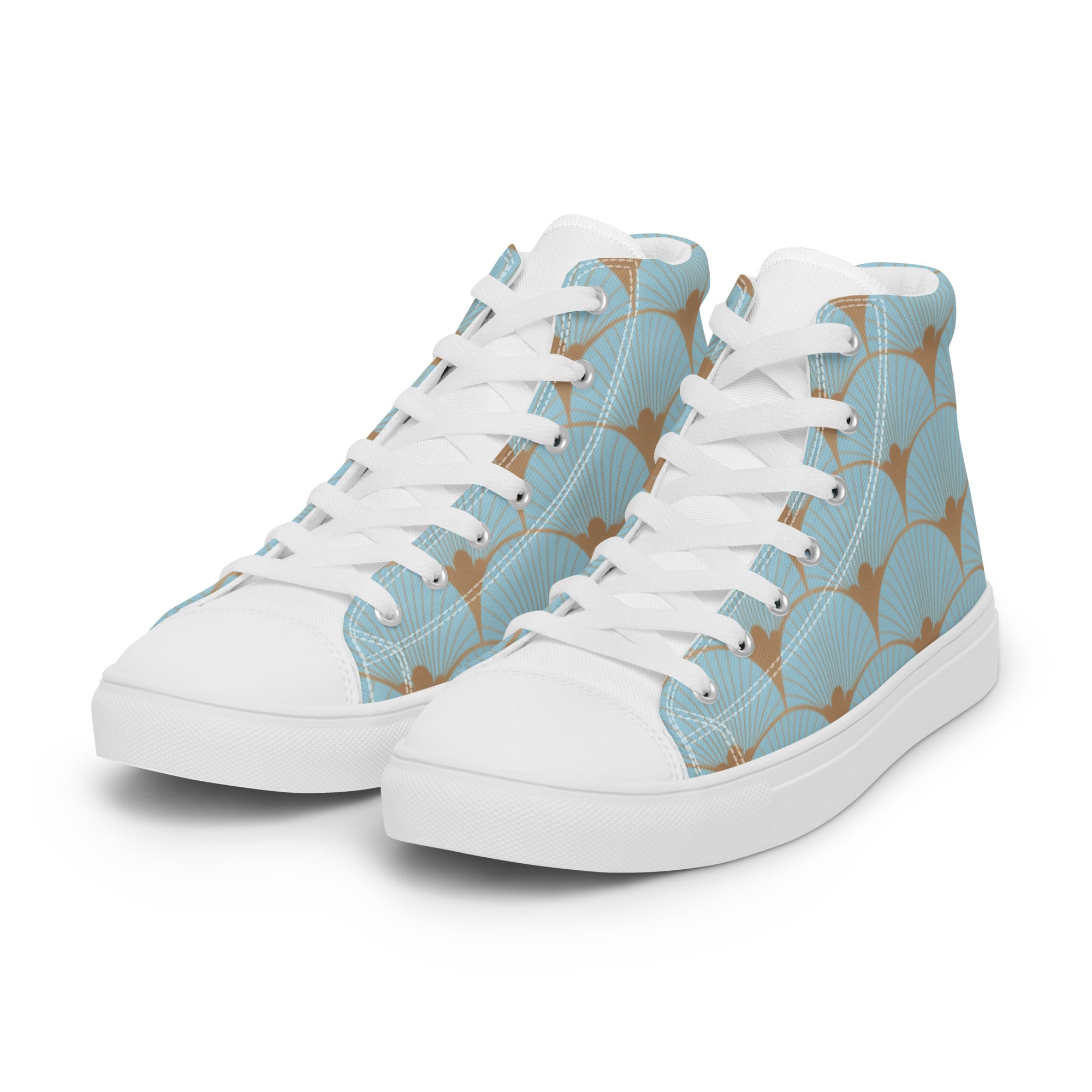 Paire de baskets hautes en toile bleu ciel à motif art déco, lacets blancs, semelle blanche