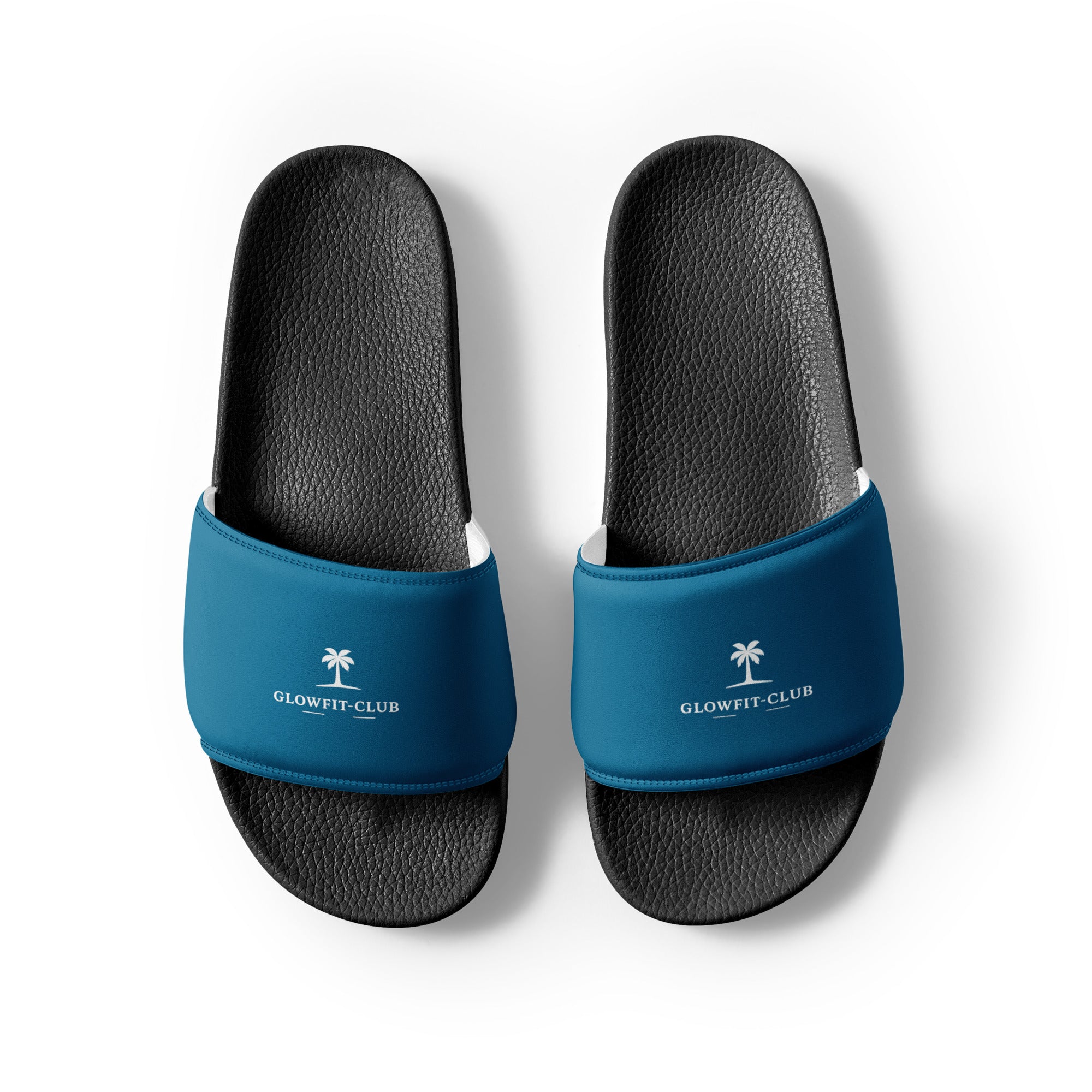 Paire de sandales à enfiler noires à brides bleues avec logo Glowfit Club.